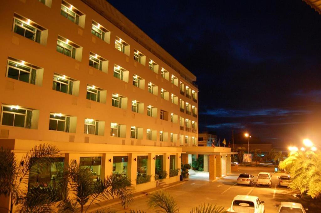 Ban Bang Kra Western Grand Hotel Ratchaburi מראה חיצוני תמונה