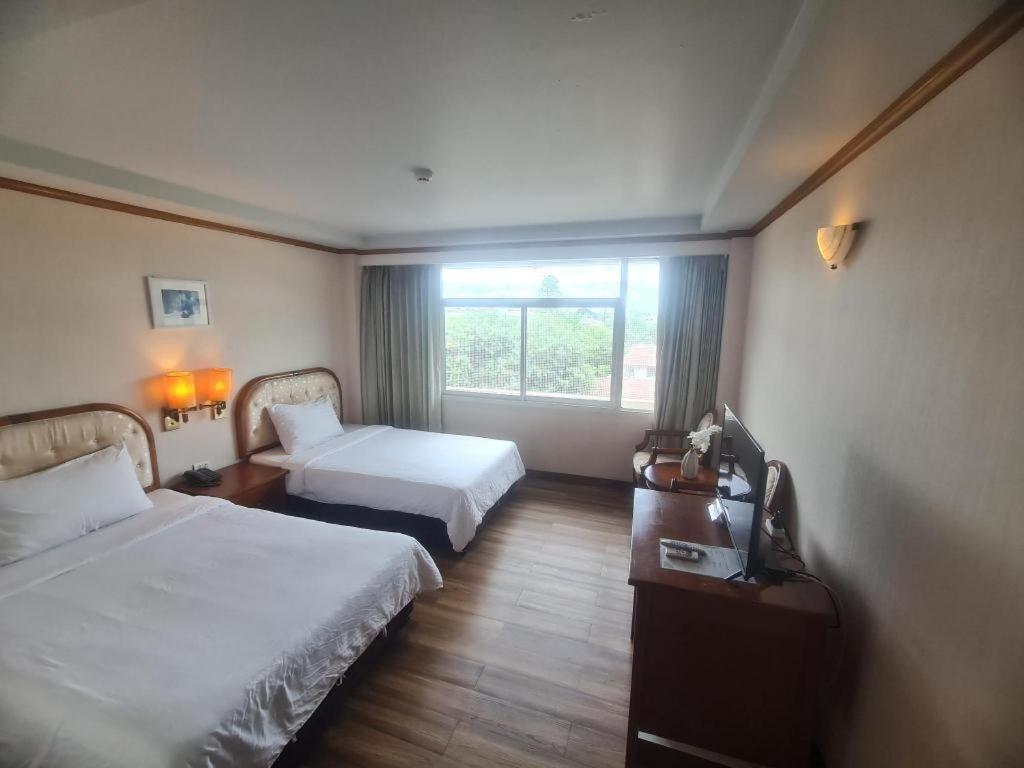 Ban Bang Kra Western Grand Hotel Ratchaburi מראה חיצוני תמונה