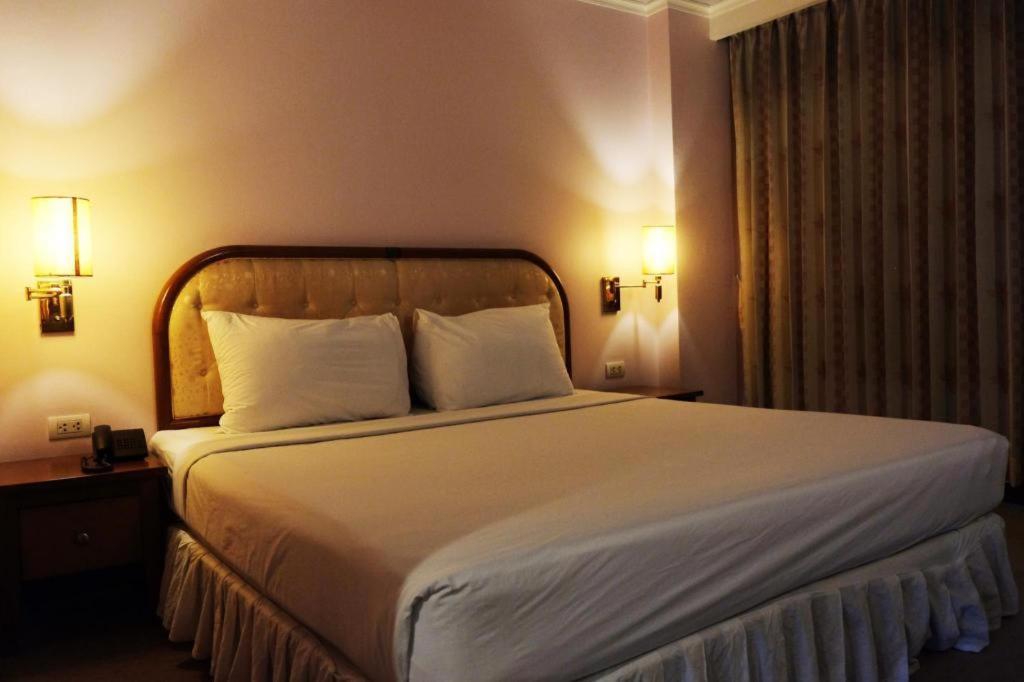 Ban Bang Kra Western Grand Hotel Ratchaburi מראה חיצוני תמונה