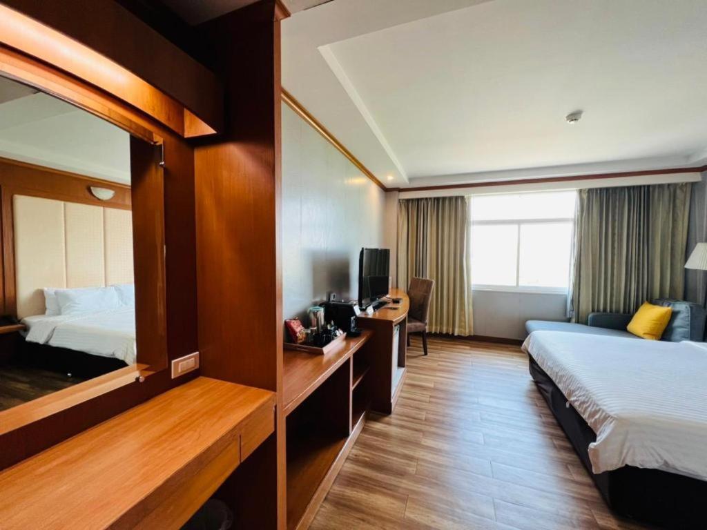 Ban Bang Kra Western Grand Hotel Ratchaburi מראה חיצוני תמונה