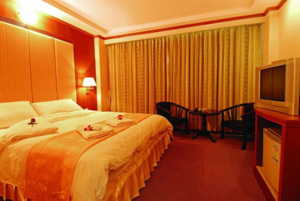 Ban Bang Kra Western Grand Hotel Ratchaburi מראה חיצוני תמונה