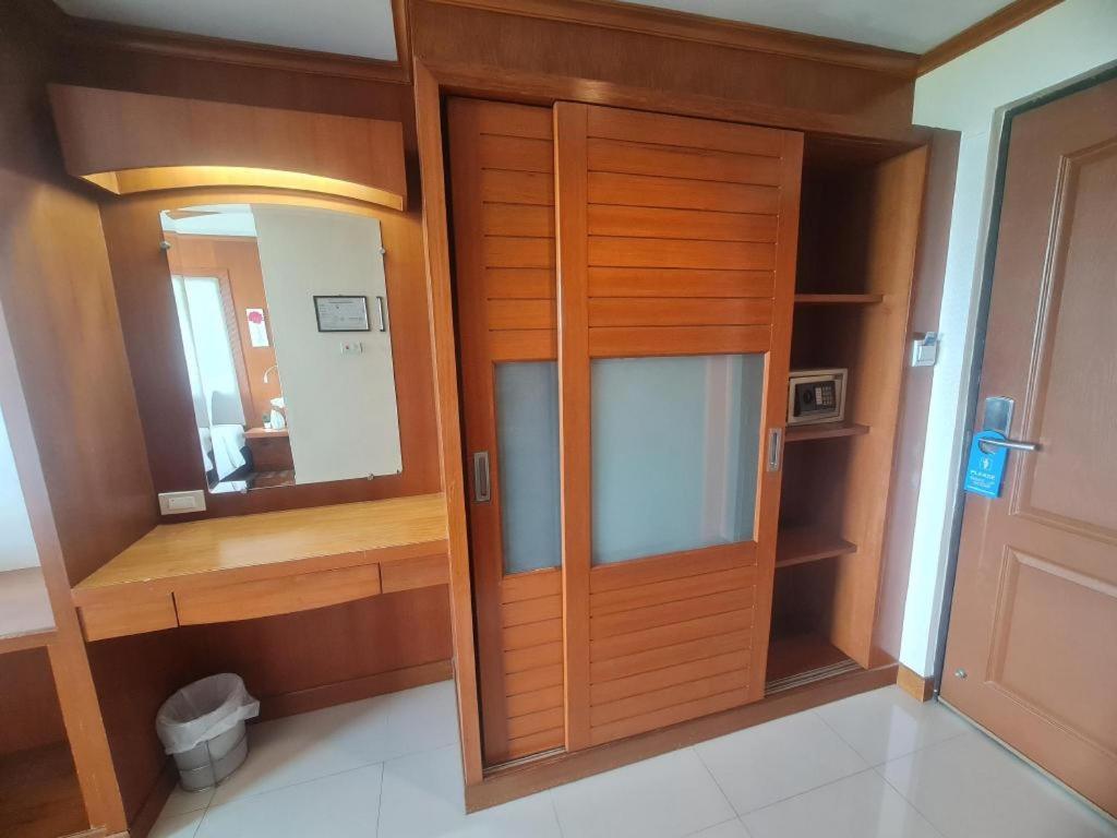 Ban Bang Kra Western Grand Hotel Ratchaburi מראה חיצוני תמונה