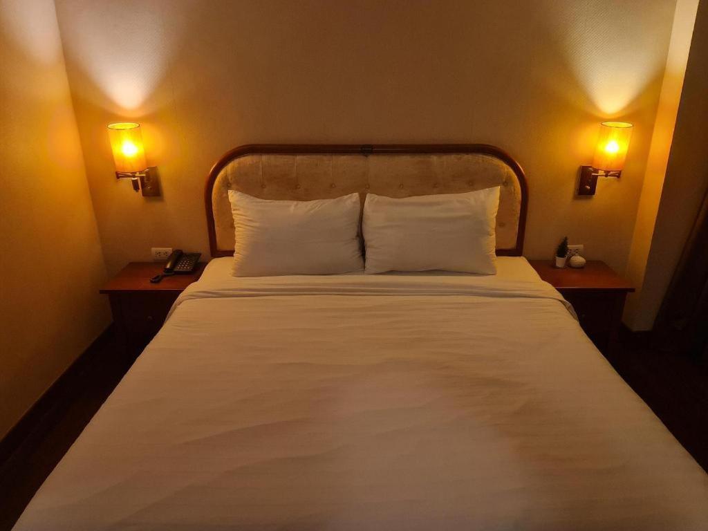 Ban Bang Kra Western Grand Hotel Ratchaburi מראה חיצוני תמונה
