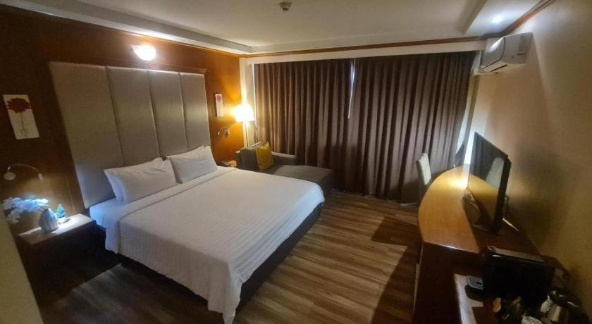 Ban Bang Kra Western Grand Hotel Ratchaburi מראה חיצוני תמונה