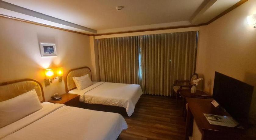 Ban Bang Kra Western Grand Hotel Ratchaburi מראה חיצוני תמונה