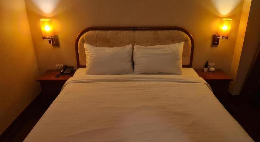 Ban Bang Kra Western Grand Hotel Ratchaburi מראה חיצוני תמונה