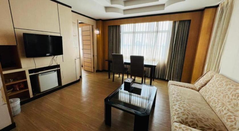Ban Bang Kra Western Grand Hotel Ratchaburi מראה חיצוני תמונה