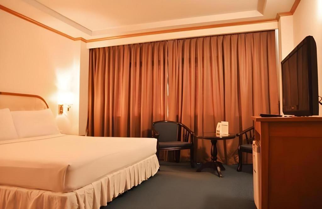 Ban Bang Kra Western Grand Hotel Ratchaburi מראה חיצוני תמונה