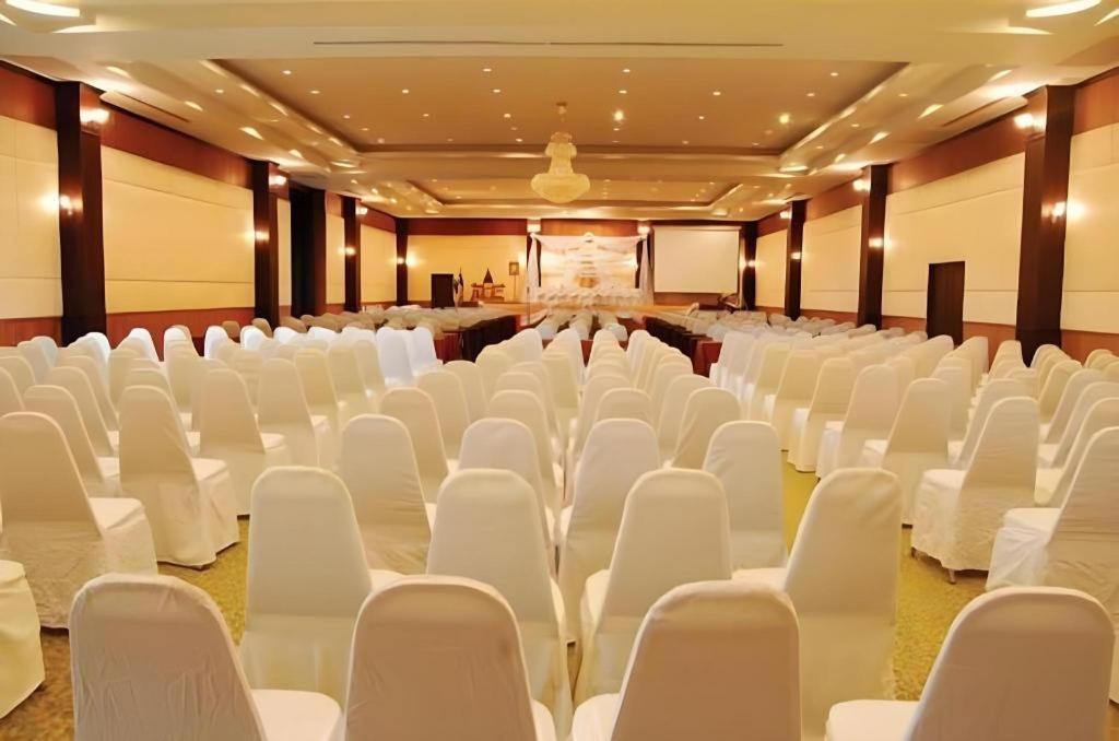 Ban Bang Kra Western Grand Hotel Ratchaburi מראה חיצוני תמונה
